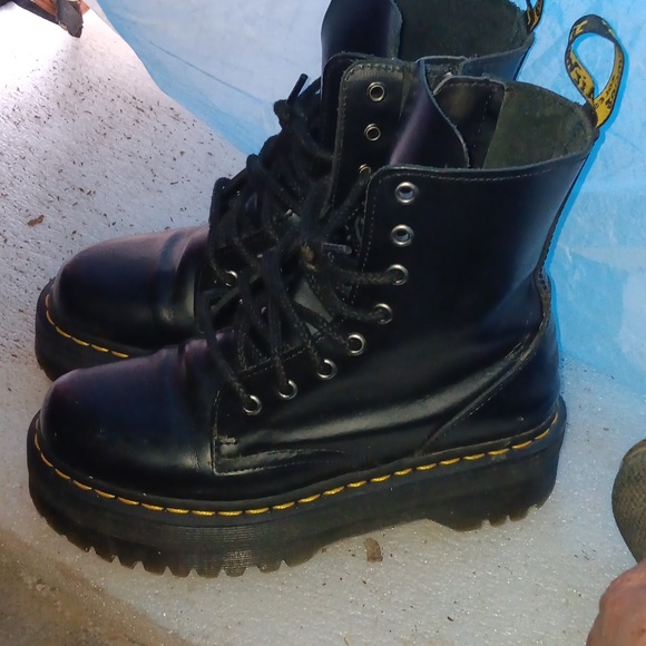 Authentic Doc Martin's, women's 7 - Picture 2 of 2